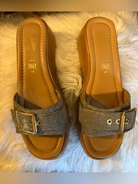 SEYCHELLES Cherry Platform Slide Sandal.
Stylish Retro Look! 🍒